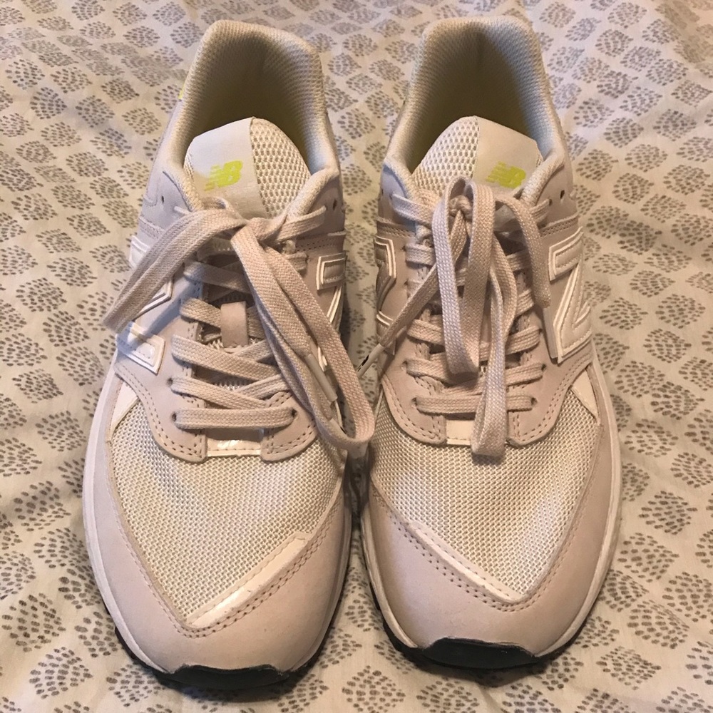 Grey FIGS x New Balance Women’s 574S